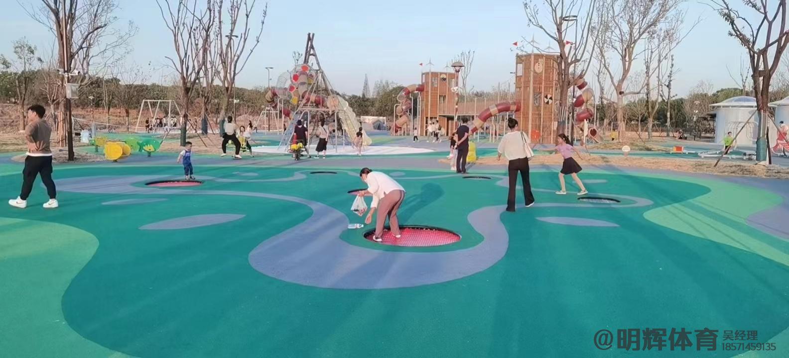 曲松公园跑道是用什么材料做成的